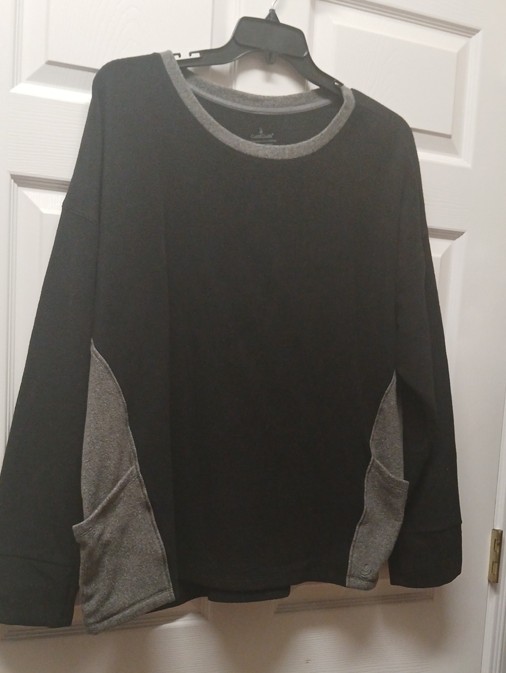Cuddl Duds Black Crewneck Sweater with Gray Trim